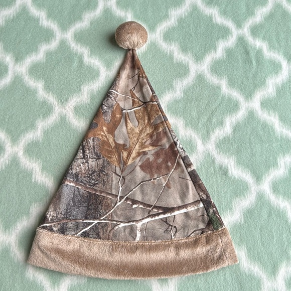 Carstens Other - NWOT Carstens realtree camo hat Christmas Santa hat